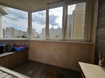квартира за адресою Анни Ахматової вул., 35-А