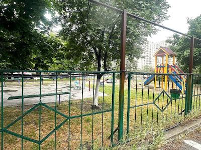 квартира за адресою Анни Ахматової вул., 16-Б