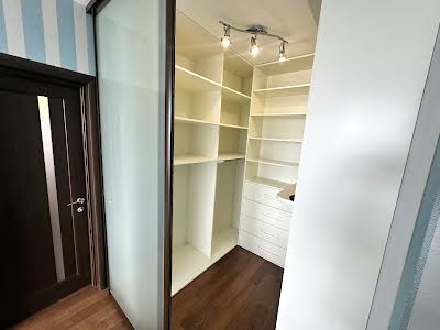 квартира за адресою Дніпровська набережна вул., 1