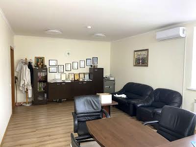 комерційна за адресою Василя Довгича вул., 2