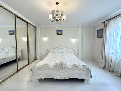 квартира за адресою сніжна, 52а