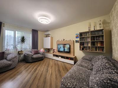 квартира за адресою Юрія Шумського вул., 3г