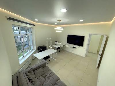 комерційна за адресою Кловський узвіз, 7a