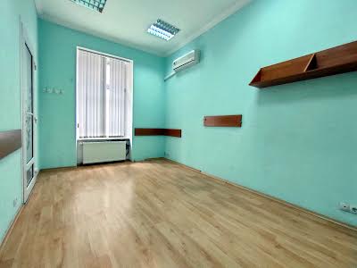 комерційна за адресою Троїцька вул., 7