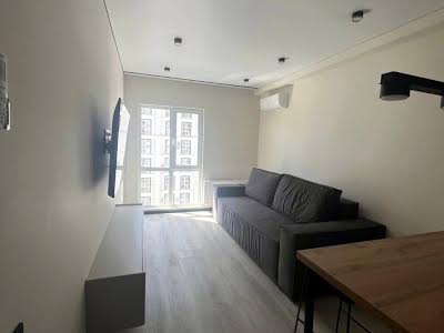 квартира за адресою Максимовича, 28-Е