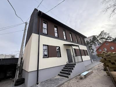 комерційна за адресою Соборна вул., 107