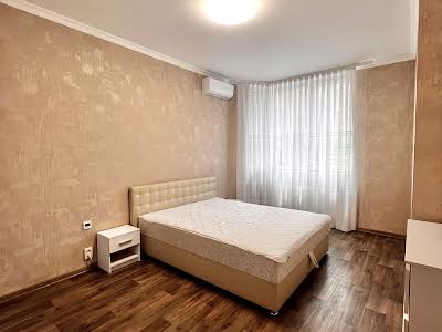 квартира по адресу Андрія Малишка ул. (Льва Толстого), 94