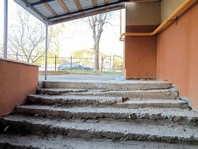 комерційна за адресою вул. Ясна, 7б
