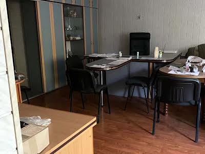 комерційна за адресою Соборності вул., 142