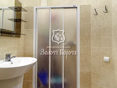 комерційна за адресою Інститутська вул., 24/7