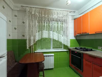квартира за адресою Богатирська вул., 10