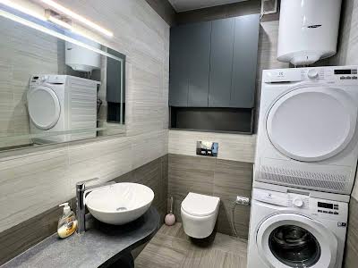 квартира за адресою Салютна вул., 2