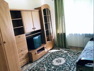 квартира за адресою Тролейбусна вул., 10