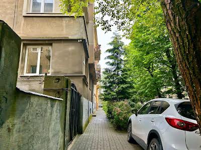 квартира за адресою Юліана Захарієвича вул., 2