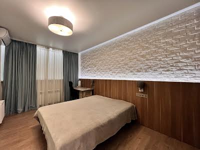 квартира за адресою Драгоманова вул., 2-Б