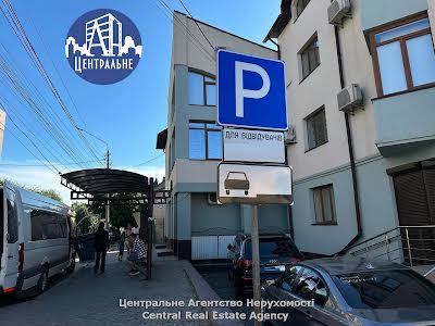 коммерческая по адресу Сторожинецька, 1