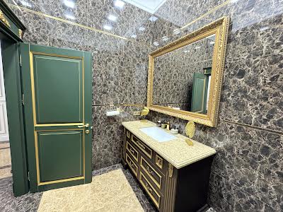 комерційна за адресою Генуезька вул., 5