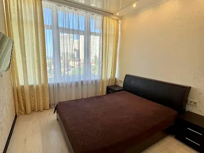 квартира за адресою Літературна вул., 8