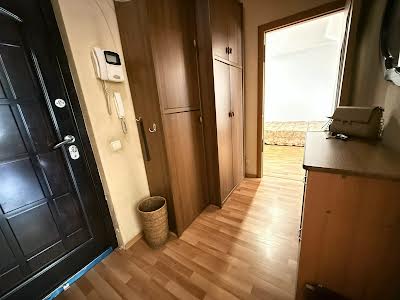 квартира за адресою Анни Ахматової вул., 6