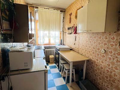 квартира за адресою Куликівський узвіз (Революції), 8/10