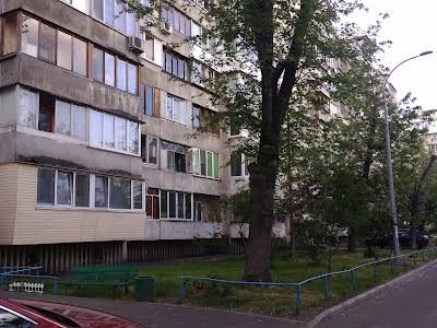 квартира за адресою Дніпровська набережна вул., 11