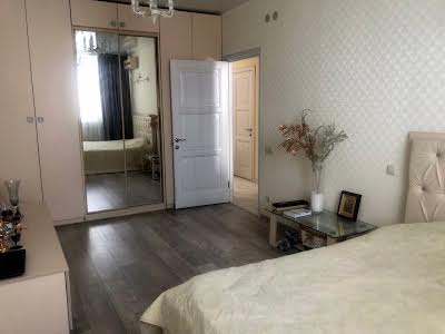 квартира за адресою Рональда Рейгана вул., 40
