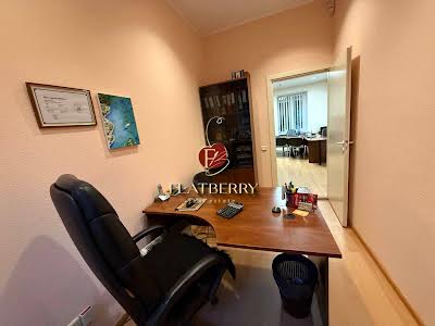 комерційна за адресою Волоська вул., 24а