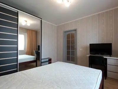 квартира за адресою Автозаводська вул., 81