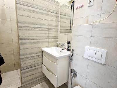 квартира за адресою Берегова вул., 3