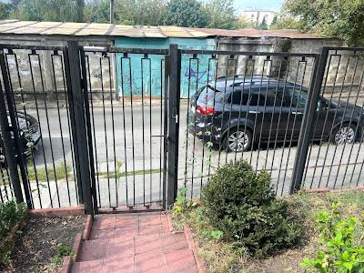 комерційна за адресою Світлицького вул., 35 А