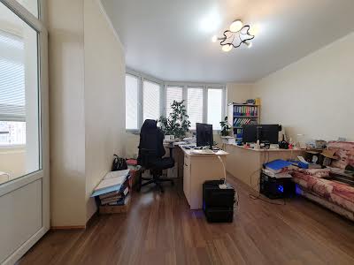 квартира за адресою Анни Ахматової вул., 32/18