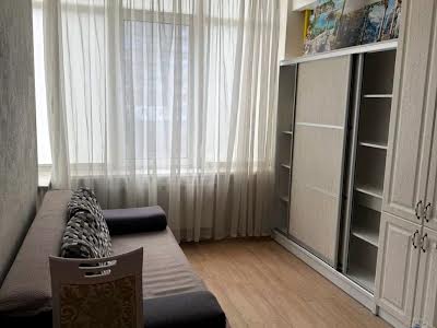 квартира за адресою Академіка Єфремова вул. (Командарма Уборевича), 8-А