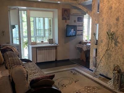 квартира за адресою Якова Новицького вул., 6