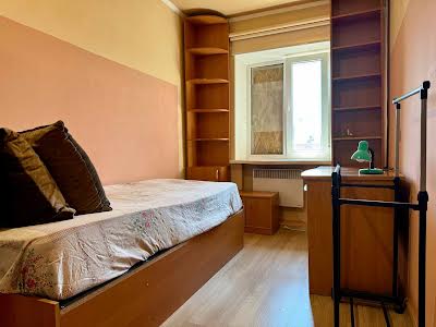 квартира за адресою Старомостова пл. (Миколи Островського), 2