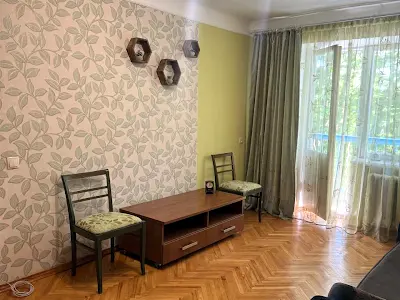 квартира за адресою Салютна вул., 12/62