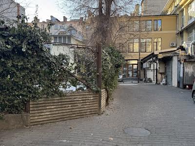 квартира за адресою Івана Луценка пров., 2