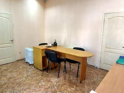 комерційна за адресою Космонавтів вул., 31
