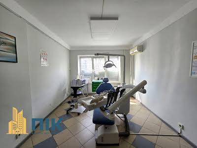 комерційна за адресою Героїв Оборони вул., 7