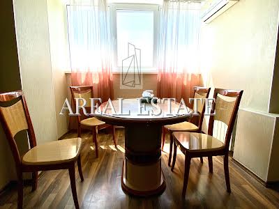 квартира за адресою Святошинська пл., 1
