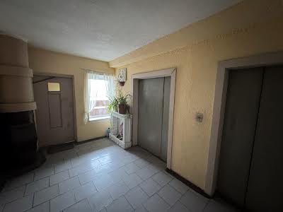 квартира за адресою Анни Ахматової вул., 6