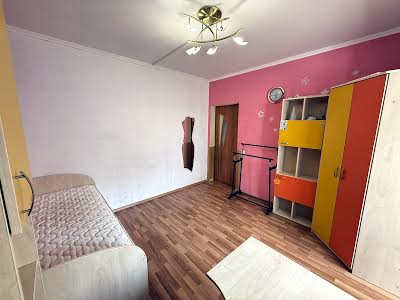 квартира за адресою Анни Ахматової вул., 6