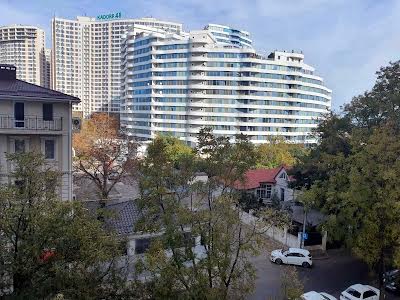 квартира за адресою Літературна вул., 10