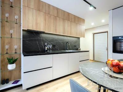 квартира за адресою Озерна, 27а