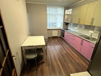 квартира за адресою Анни Ахматової вул., 22
