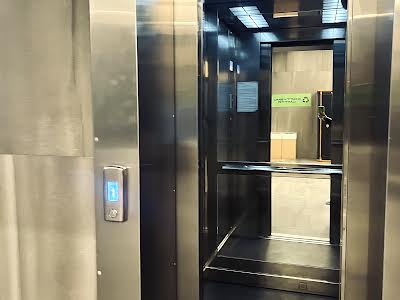 комерційна за адресою Академіка Корольова просп., 7