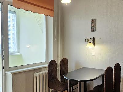 квартира за адресою Милославська вул., 32/51а