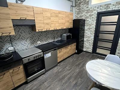 квартира за адресою Героїв УПА, 5