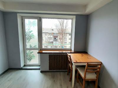 квартира по адресу Строителей ул., 17