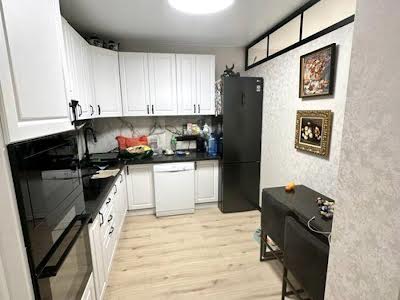 квартира за адресою Райдужна вул., 58