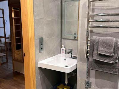 квартира за адресою Ревуцького вул., 40б